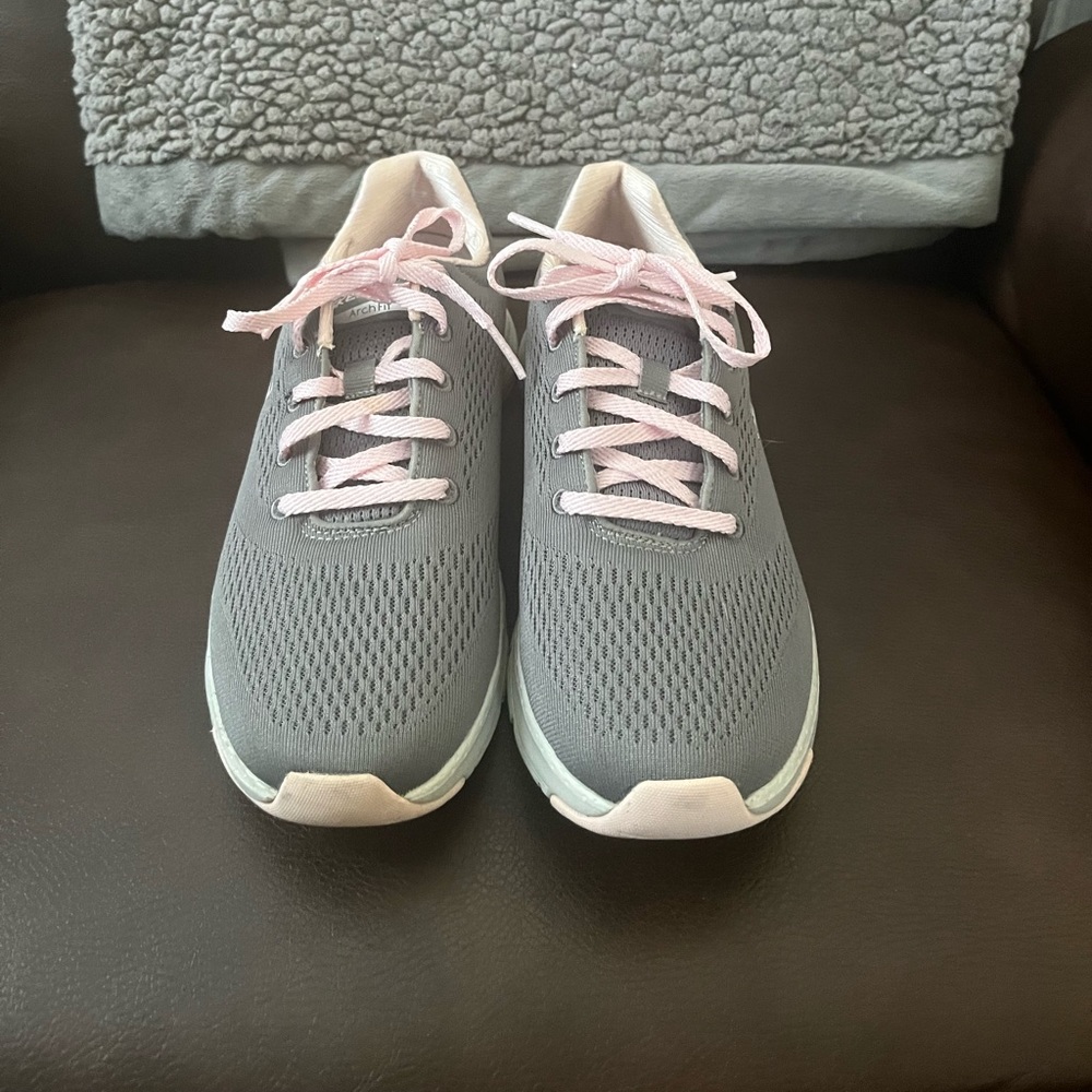 Sketchers Air-Cooled Arch Fit
